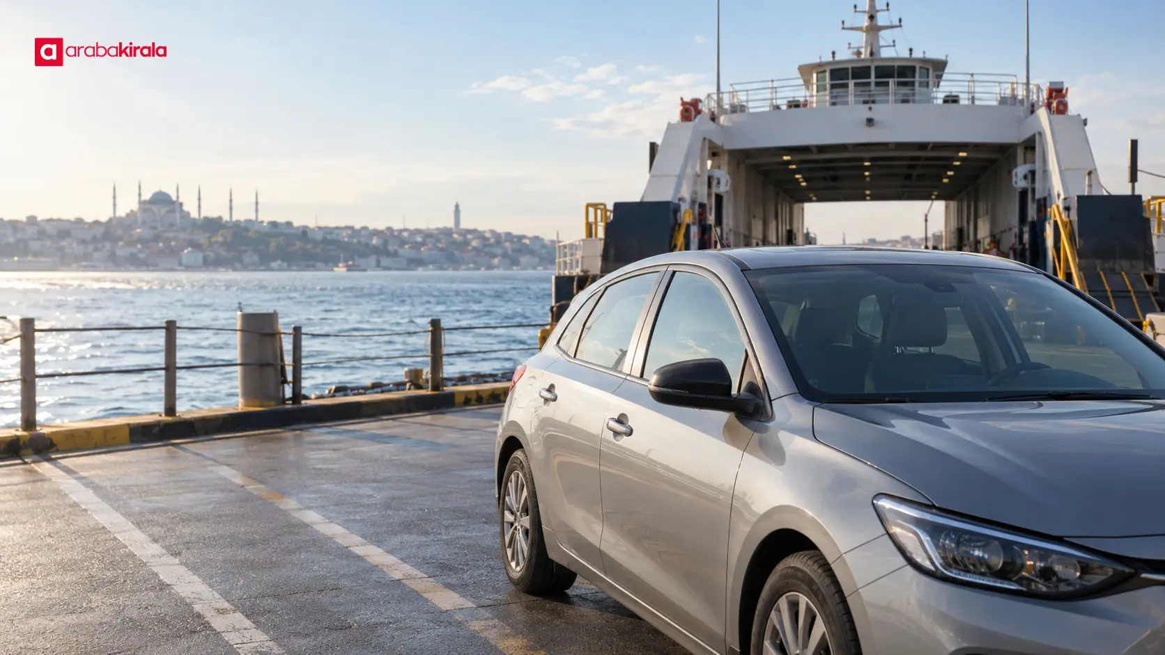 İstanbul’da feribot iskelesinin araç kuyruğunda bekleyen markasız bir otomobil İstanbul’da feribot iskelesinin araç kuyruğunda bekleyen markasız bir otomobil
