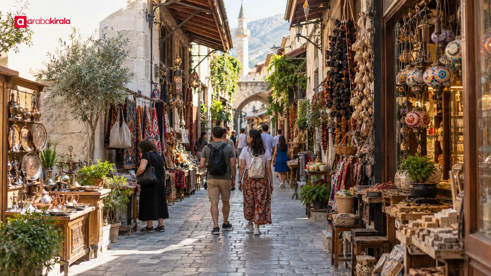 Antakya Uzun Çarşı’da geleneksel dükkânlar arasında yürüyen ziyaretçiler Antakya Uzun Çarşı’da geleneksel dükkânlar arasında yürüyen ziyaretçiler