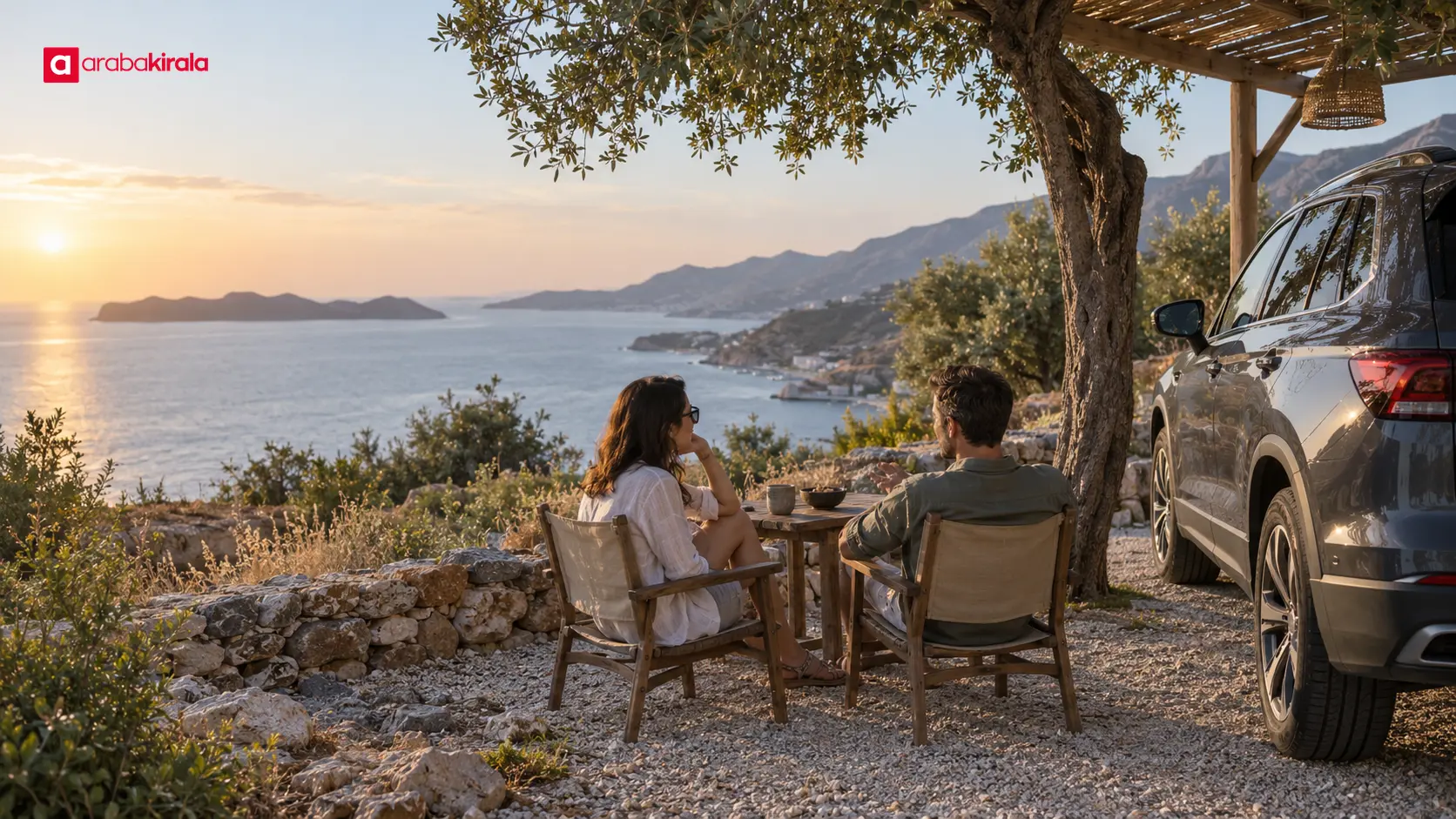 Kaş yakınlarında akşamüstü dinlenme noktasında mola veren gezginler