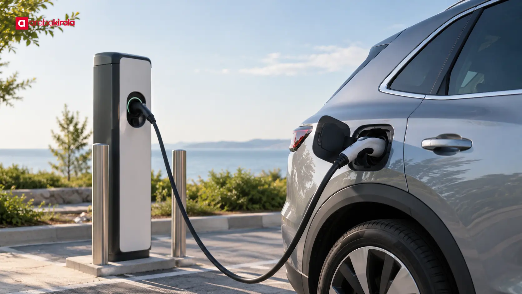 AC şarj direğine bağlı elektrikli otomobil ve şarj kablosu
