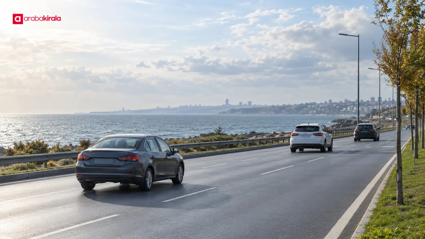 Açık yol kesiminde araçların rüzgârlı havada güvenli aralıkla ilerlemesi