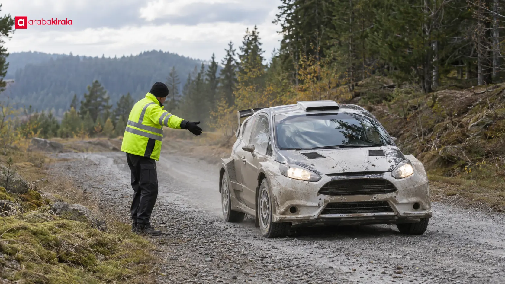 Durdurulan ralli etabında görevli bir yarış otomobilini güvenli alana yönlendiriyor Durdurulan ralli etabında görevli bir yarış otomobilini güvenli alana yönlendiriyor