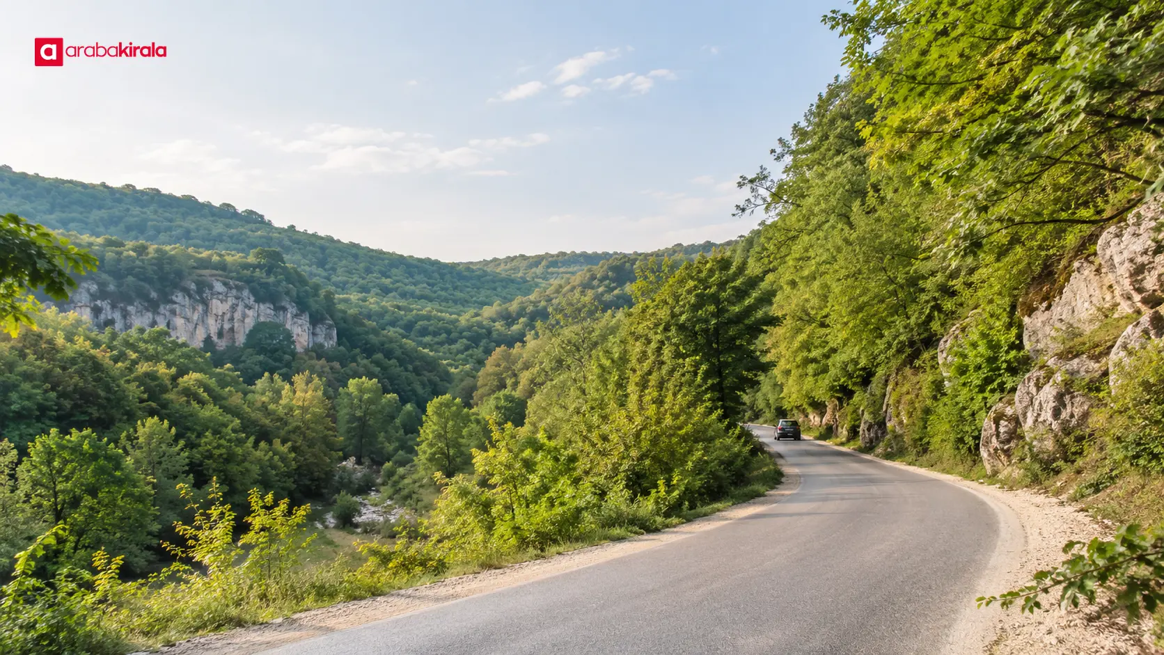 Dupnisa Mağarası çevresindeki ormanlık alana uzanan kırsal yol Dupnisa Mağarası çevresindeki ormanlık alana uzanan kırsal yol