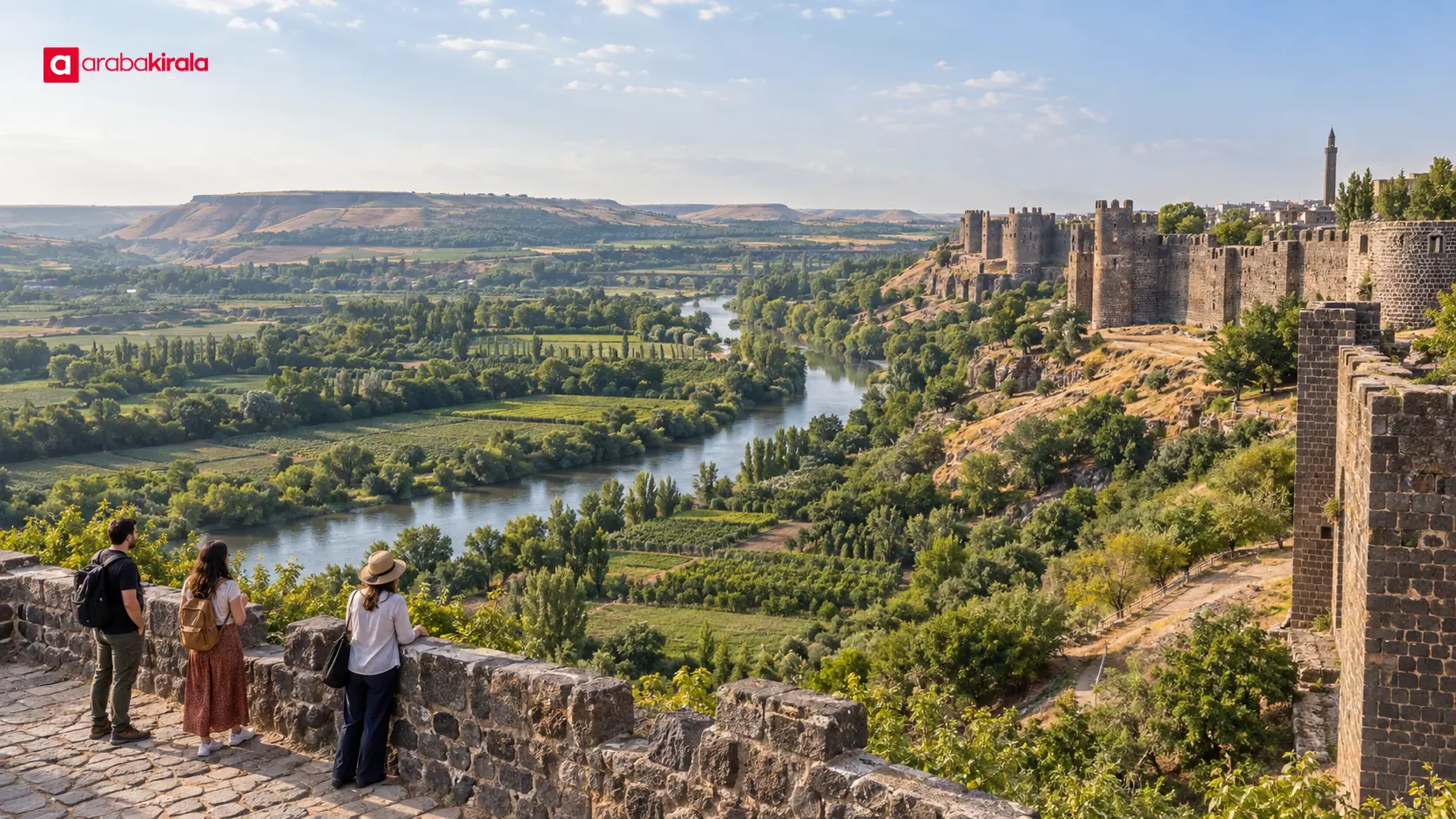 Hevsel Bahçeleri ve Dicle Vadisi’ni gösteren geniş manzara Hevsel Bahçeleri ve Dicle Vadisi’ni gösteren geniş manzara