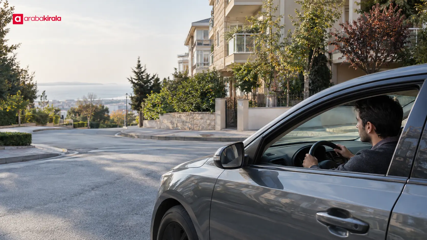 Beylikdüzü’nde sürücü, kavşağa yaklaşırken yolu ve trafik işaretlerini dikkatle gözlemliyor Beylikdüzü’nde sürücü, kavşağa yaklaşırken yolu ve trafik işaretlerini dikkatle gözlemliyor