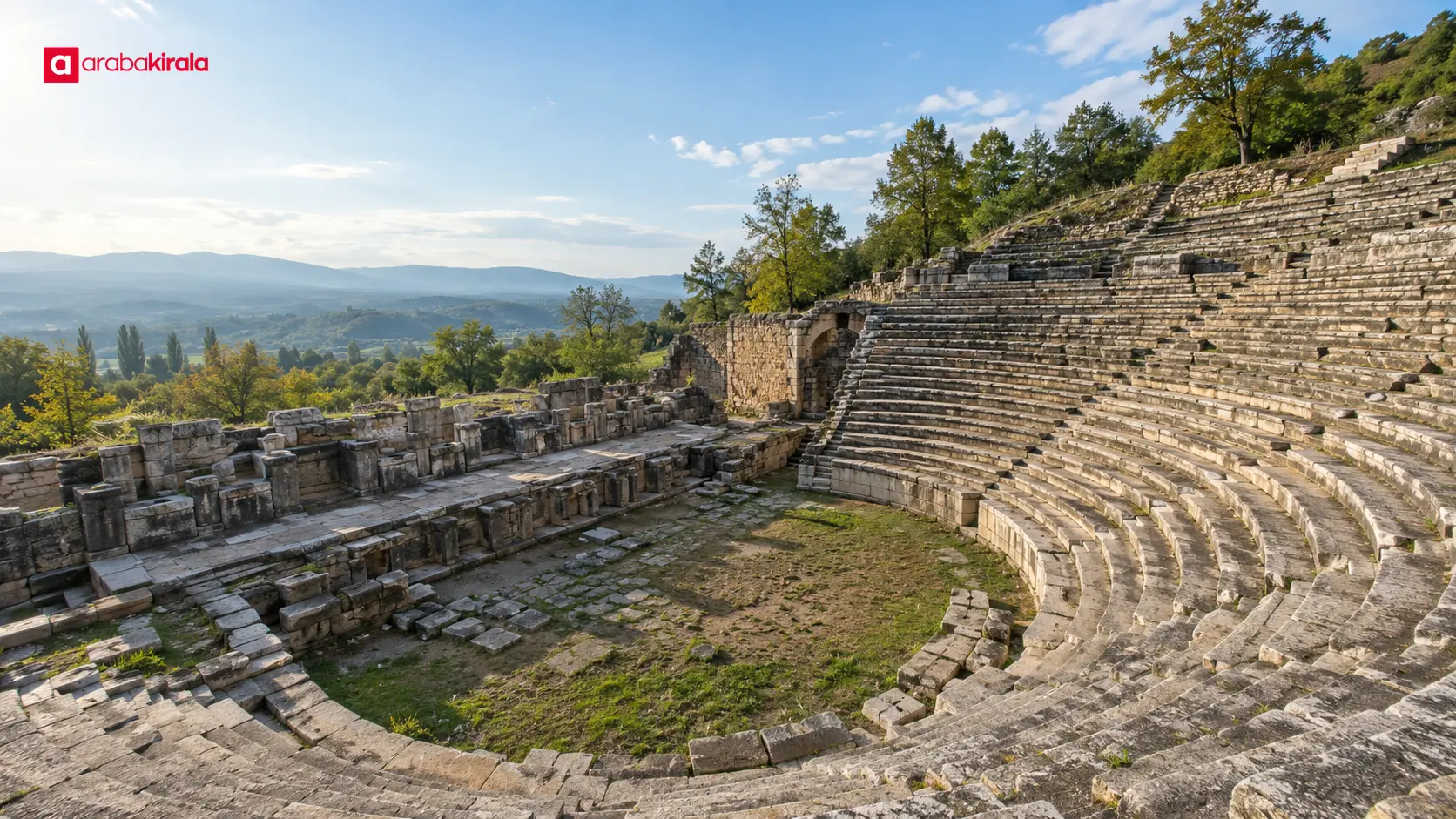 Düzce’de Prusias ad Hypium antik tiyatrosunun taş oturma sıraları Düzce’de Prusias ad Hypium antik tiyatrosunun taş oturma sıraları
