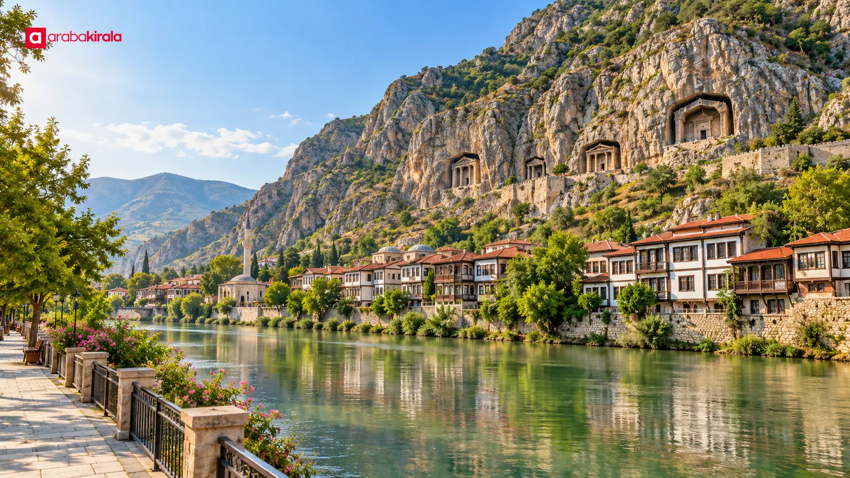 Amasya’da Yeşilırmak kıyısından görülen Kral Kaya Mezarları