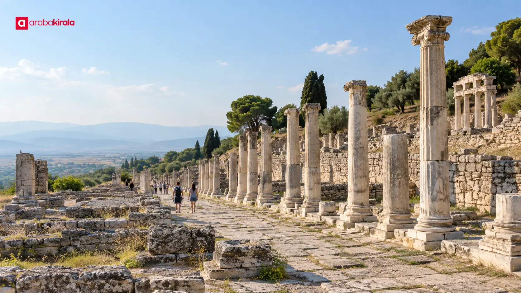 Bergama Asklepion’unda sütunlu yol ve antik taş kalıntılar Bergama Asklepion’unda sütunlu yol ve antik taş kalıntılar