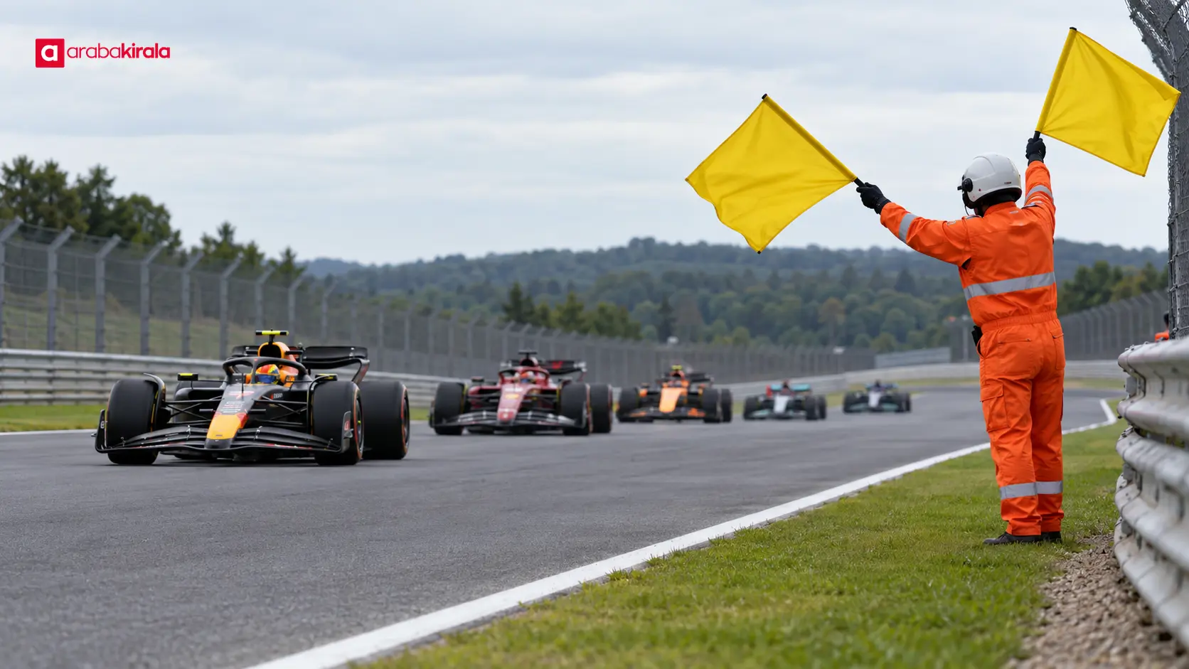 Pist görevlisinin çift sarı bayrak gösterdiği bölümde hızını düşüren Formula 1 araçları Pist görevlisinin çift sarı bayrak gösterdiği bölümde hızını düşüren Formula 1 araçları