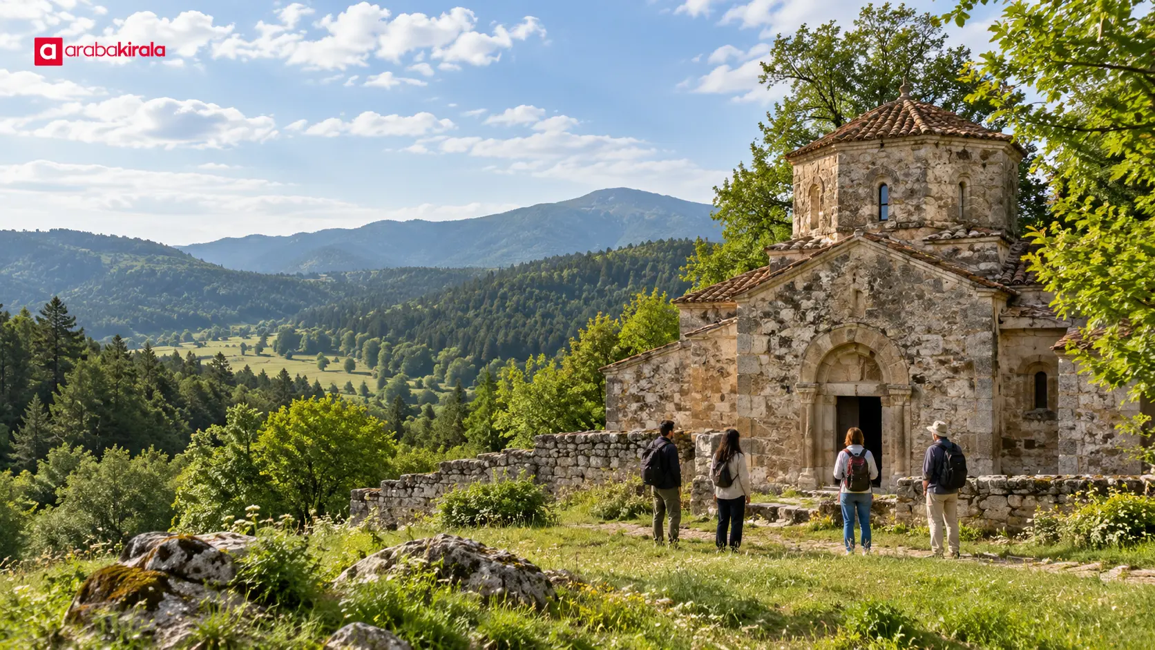 Ilgaz çevresindeki tarihî taş yapıyı ve yeşil çevresini keşfeden ziyaretçiler Ilgaz çevresindeki tarihî taş yapıyı ve yeşil çevresini keşfeden ziyaretçiler